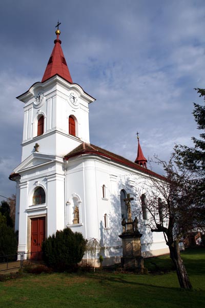 foto Kostela sv. Jana Křtitele, autor Pavel Bednář (čp. 87) (duben, rok 2006)