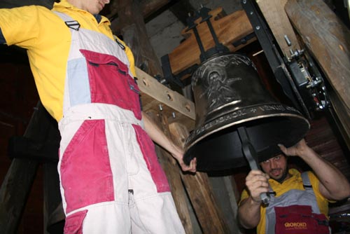 montáž zvonu (rok 2011)