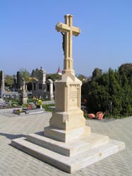 zrekonstruovaný křížek na hřbitově (rok 2006)