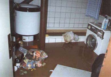 takto vypadala většina koupelen... (rok 1998)