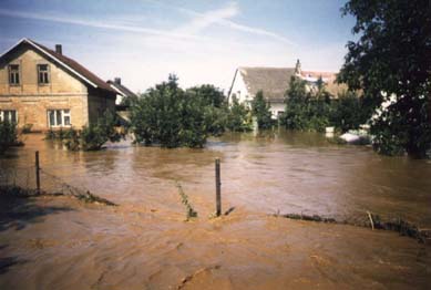 Kuskovi - při povodni neobydleno (čp. 141) (rok 1998)