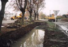 práce na znovuotevření potoka (rok 1999)