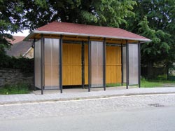 autobusová zastávka u Pavlíkových čp. 78 (rok 2005)