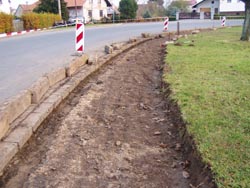 výstavba nového chodníku směr Bohuslavice (rok 2005)