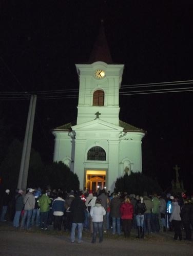 Adventní zpívání před kostelem (rok 2011)