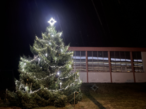 Adventní zpívání a rozsvěcení vánočního stromu (rok 2021)